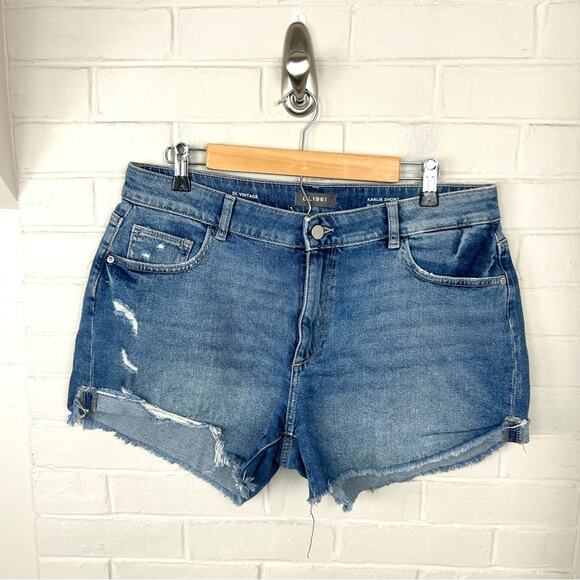 DL1961 Karlie Boyfriend Distressed Denim Shorts Size 31 - Picture 1 of 16